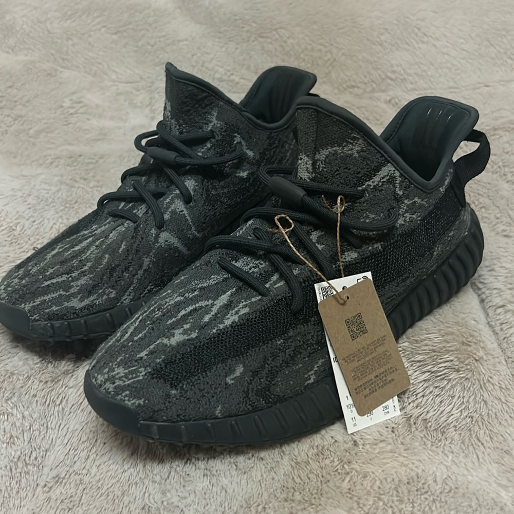 Adidas Yeezy boost 350 v2 mx dark salt size 11 new with box